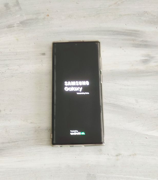 Гаранционен Samsung Galaxy S22 Ultra 5G, 12/512 GB бордо + зарядно 25