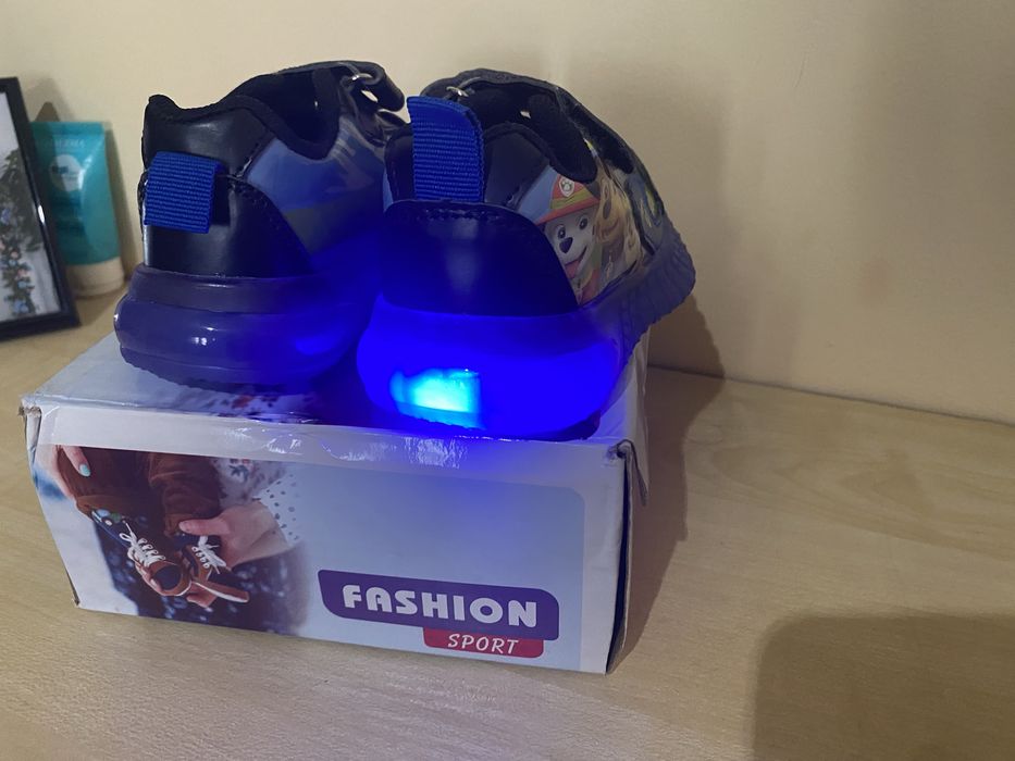 Нови светещи маратонки Пес патрул