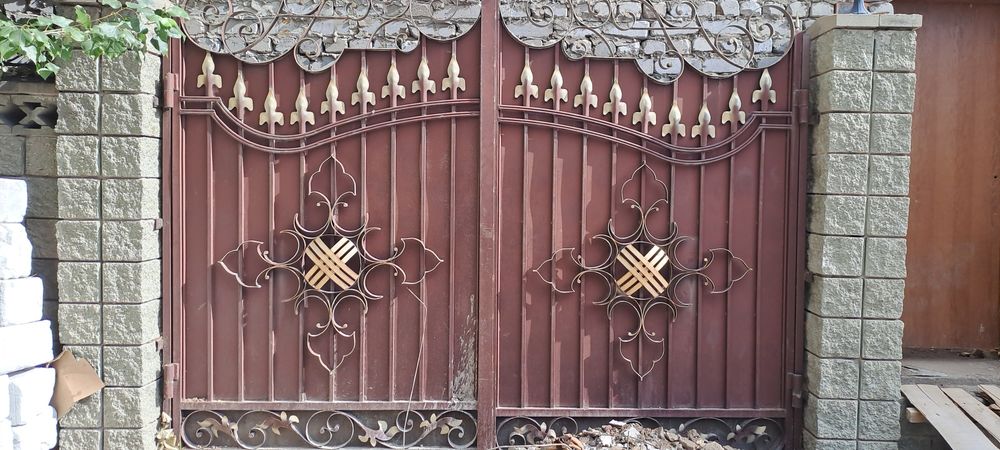 Продам готовые ворота  железные