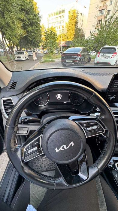 Продаётся Kia Seltos 1.6 T-GDi DCT 2WD