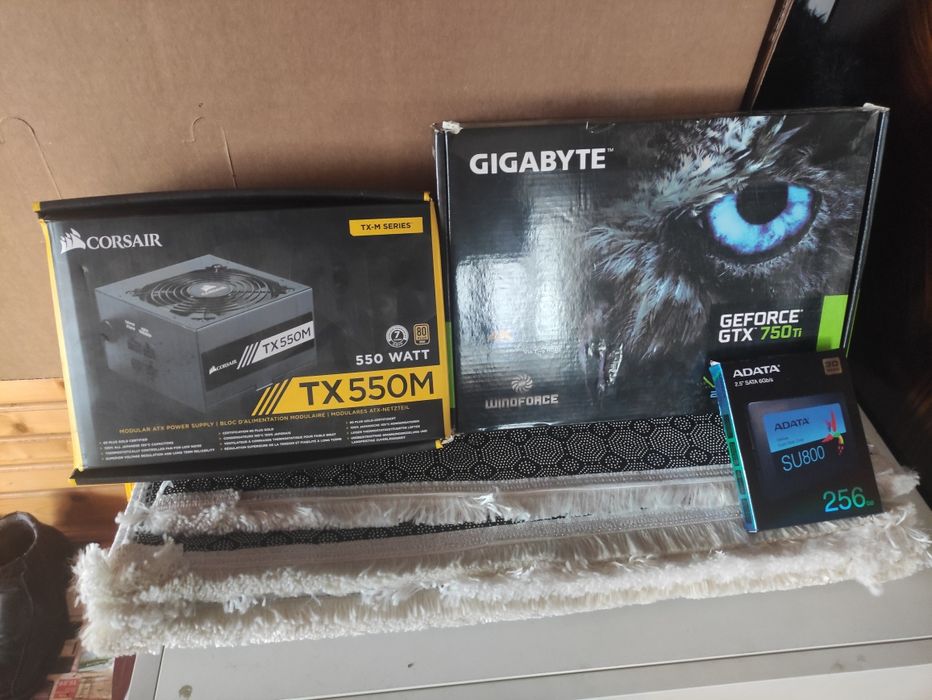 Vând PC + Monitor 21"