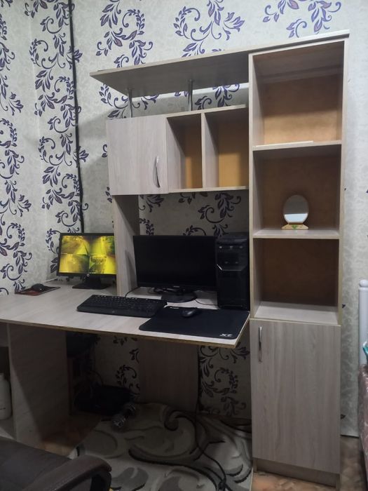 Продам компьютерный стол