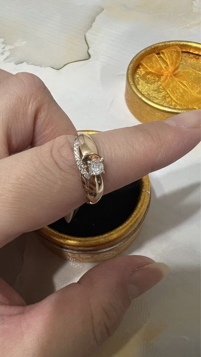 Кольцо золотое новое