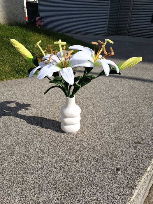 Flori lucrate handmade