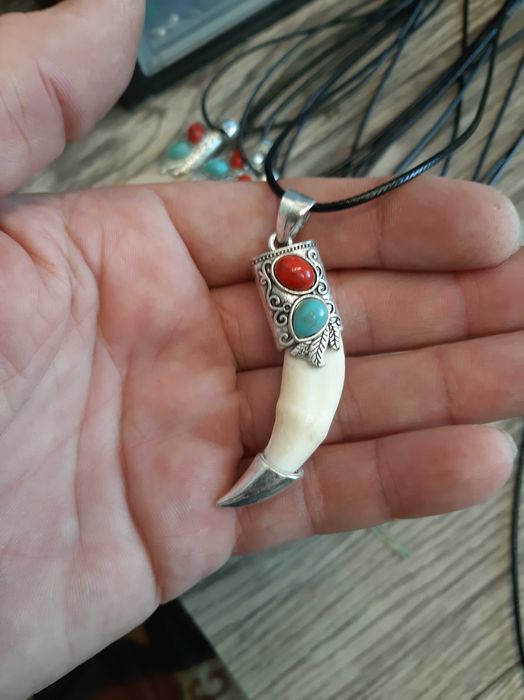 Талисман клык волка . Цена за один.