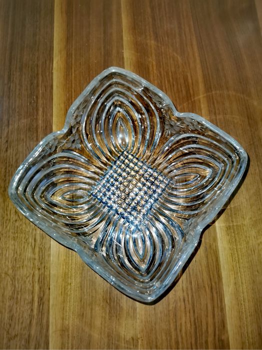 Кристална фруктиера тежка масивна с деликатни флорални гравюри красива