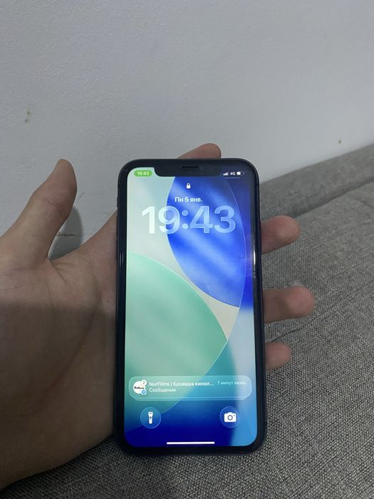 Айфон 11  емкость 100