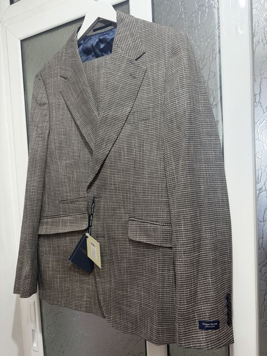 Costum Douglas Hayward