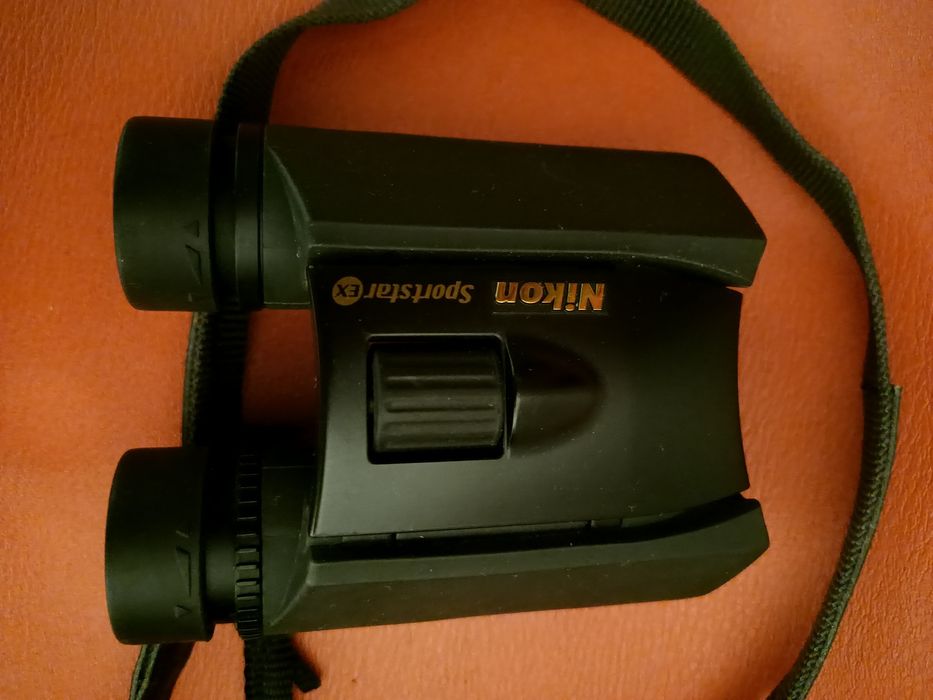 Binoclu Canon 8 x 25 IS/Nikon SportStar EX
• Magnificare: 8x
• Diametr