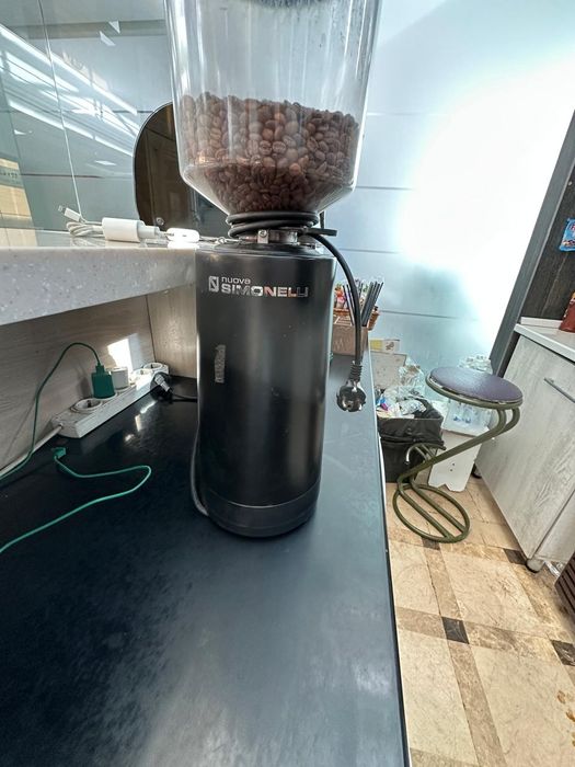 Кофе машины и кофе молока Simonelli