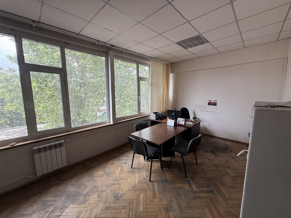 Сдаётся в аренду под офис. Ofis uchun xonalar ijaraga beriladi