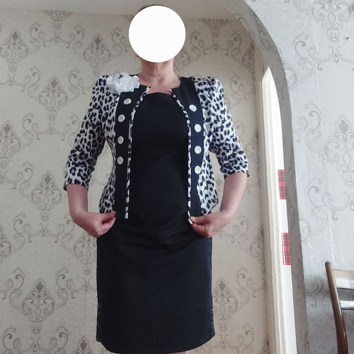 Платье женское продаю