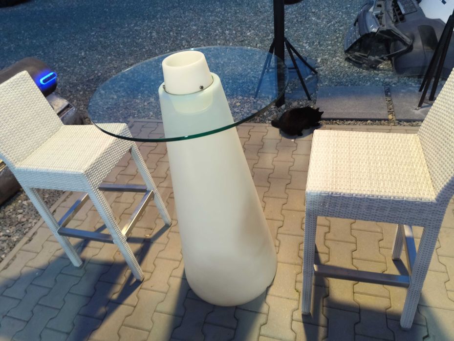 Masa înaltă,luminată ,cu sticla securizata și frapiera