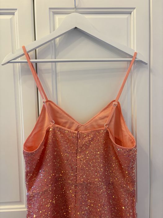 Модна дамска рокля топ модел с пера