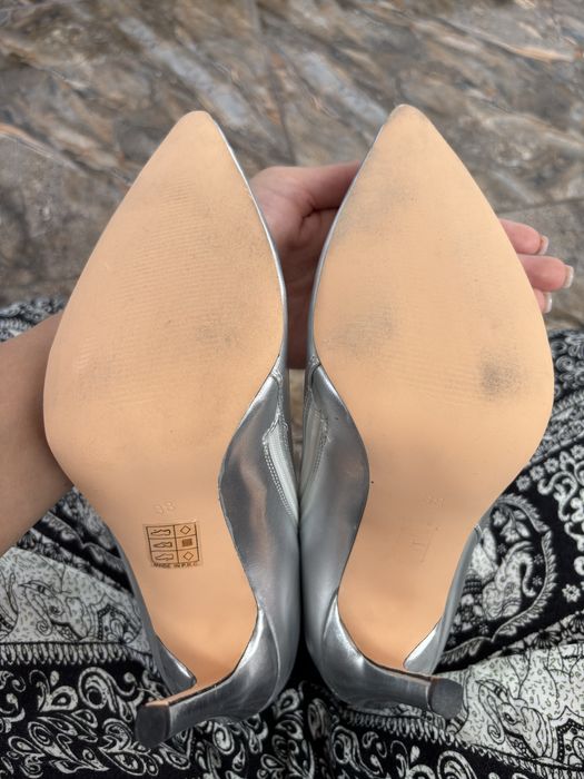 Botine argintii cu toc si decoratii 38