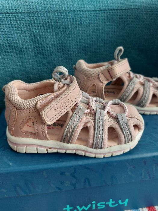 Детски сандалки за момиче