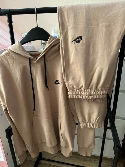 Дамски екипи  Niке  големи размери