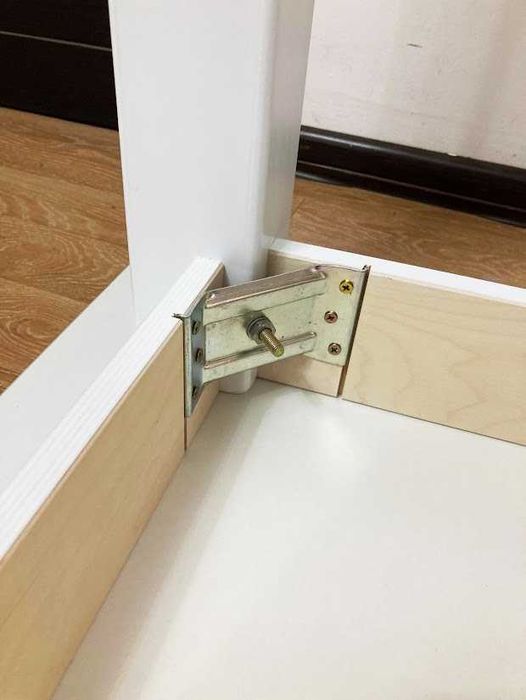 Продам кухонный стол и шесть стульев