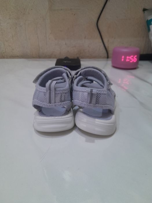 Продам сандалии 23р 2000тг