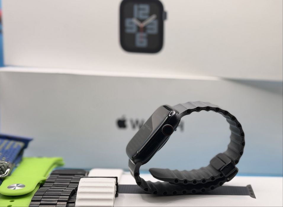 Смарт часовник Apple Watch SE 2nd Gen GPS + Cellular 44mm, Midnight Aluminum + каишки