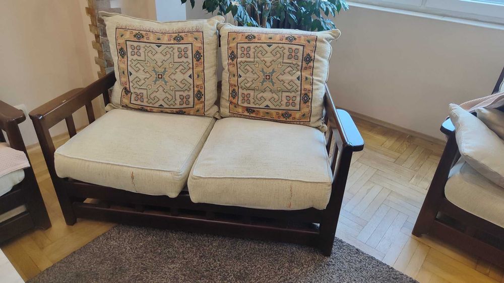 Винтидж италианска холова гарнитура от масивно дърво