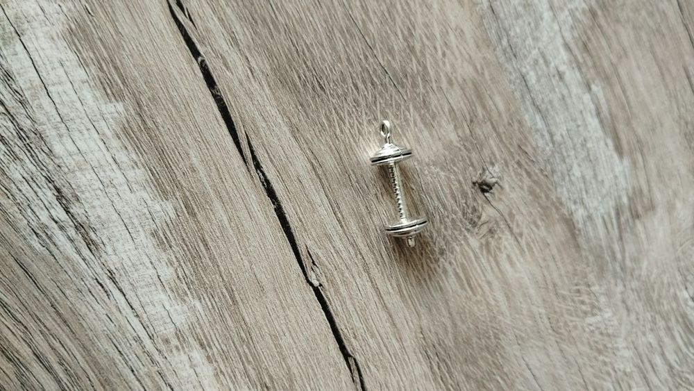 Брелок в виде гантели