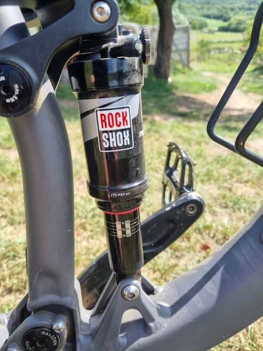 Vand bicicleta  full suspension .
[24.08, 21:50] Estera