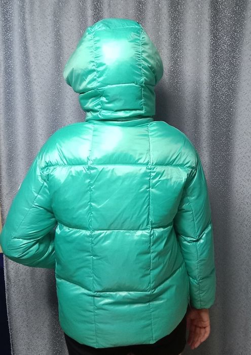 Продам демисезонную куртку.