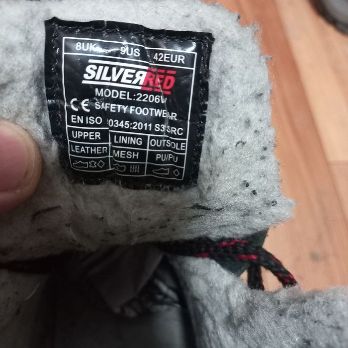 Продам спецобувь , размер 42.