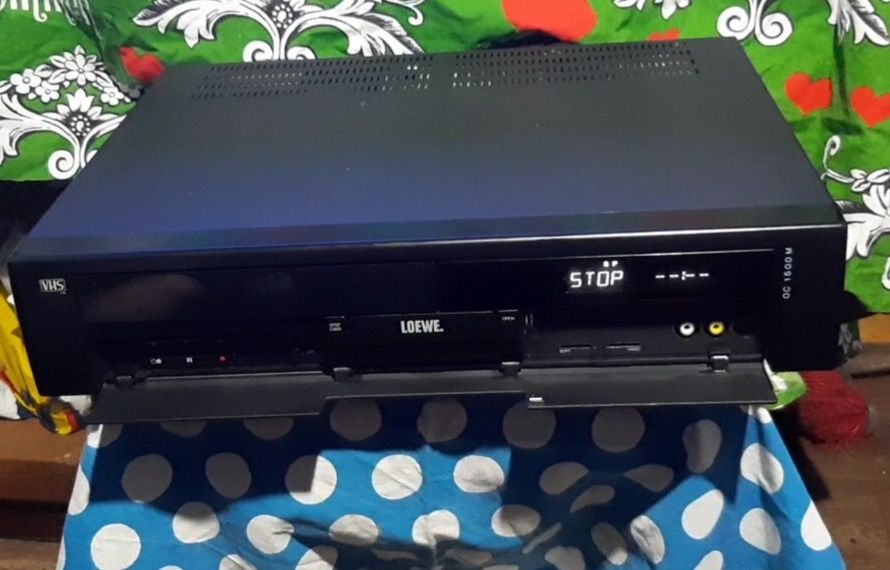 Vând videorecorder în stare bună solid și mare