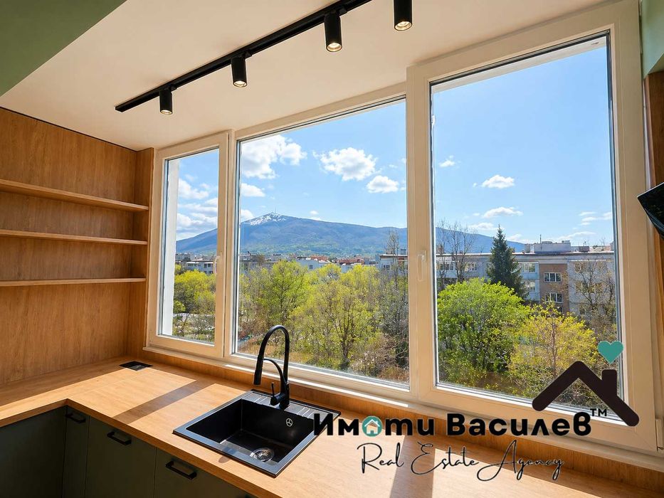 Продава се Тристаен апартамент в София, Център - 67 кв.м за 1804 €/кв.м - Снимка #2