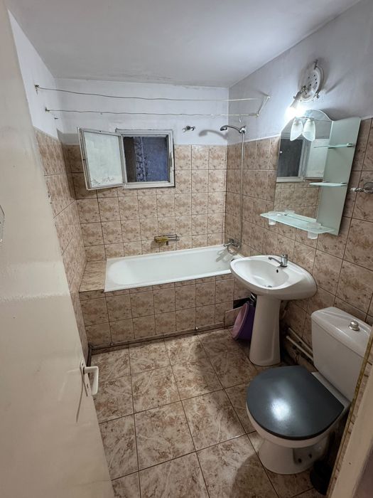 Vând apartament în  Drăgășani, strada Tudor Vladimirescu, bl.T2 scara C etaj 3