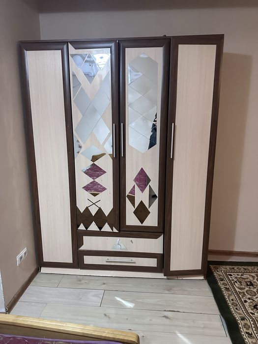 Шкаф мебель бежевый