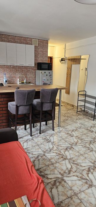 Proprietar inchiriez apartament 2 camere langa pizza Mama Mia centru