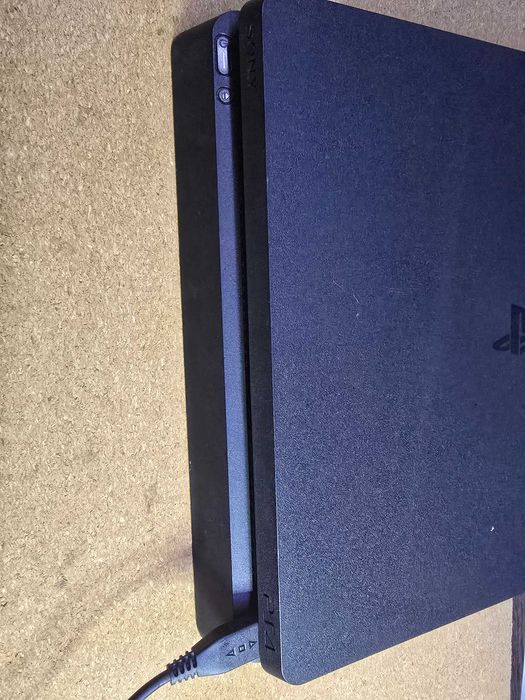 Vand consola PS4