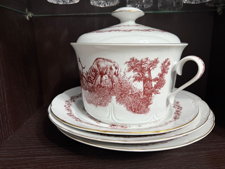 Продам шикаоный столовый сервиз ГДР, на 12 персон и чайный сервиз на 5