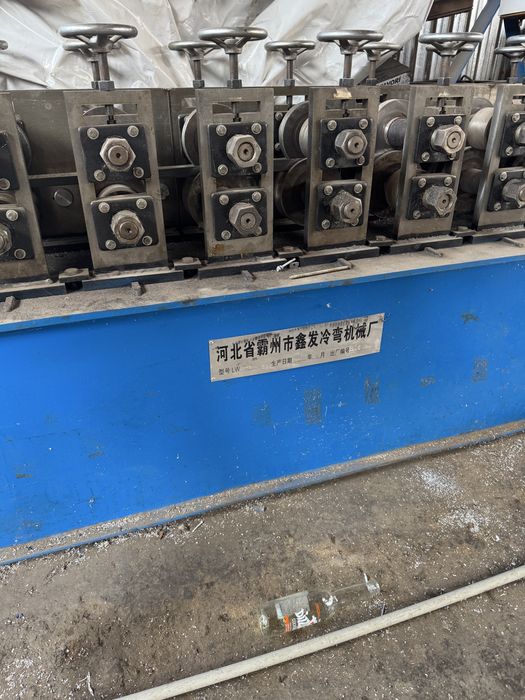 Станок для пройзводства направляюший профиля.