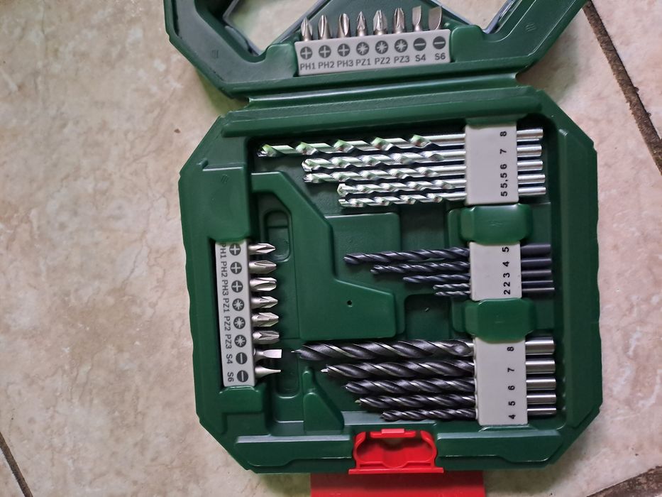 Vând trusă pentru bormașină