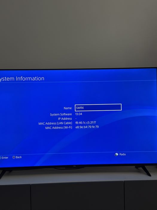 PS 4 pro 1TB cu o maneta
