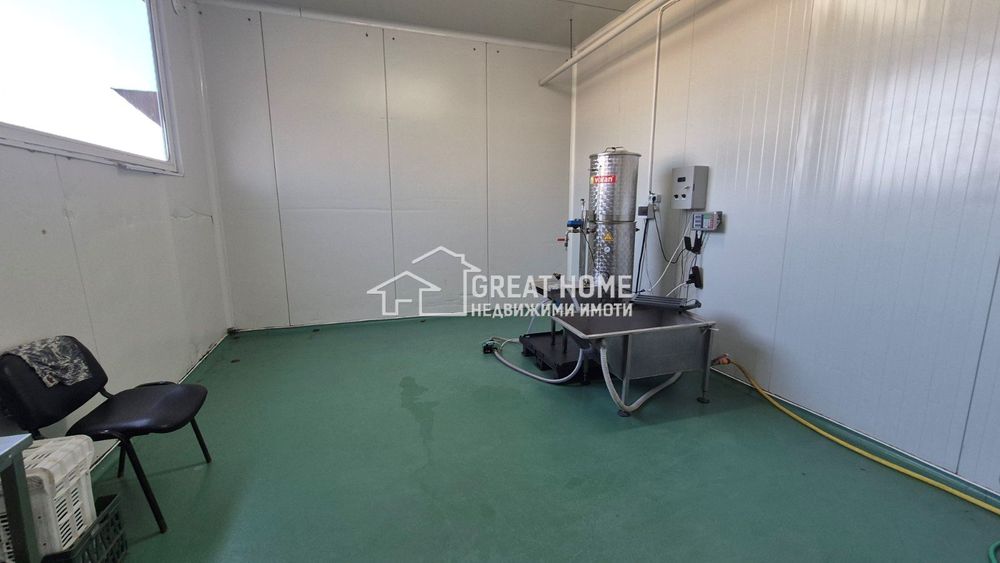 Продава се Промишлена сграда в Търговище, Промишлена зона - 7500 кв.м за 240 €/кв.м - Снимка #3