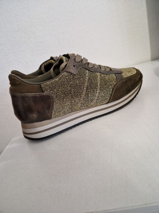 Сет сникърси, шапка, обеци