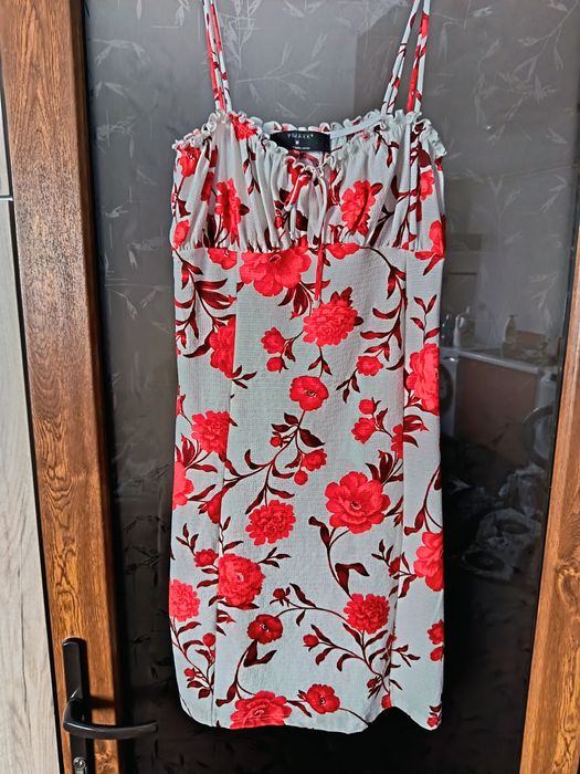 Rochie mărimea M dar recomand pentru mărimea S.