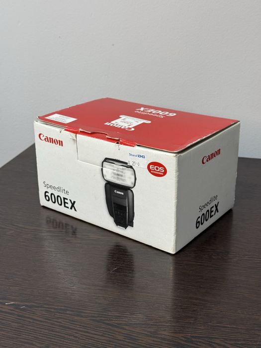 Вспышка Canon 600EX