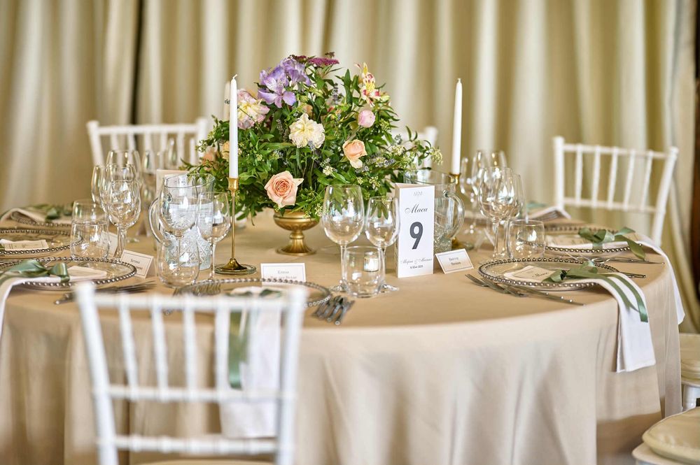 Златни вази за цветя