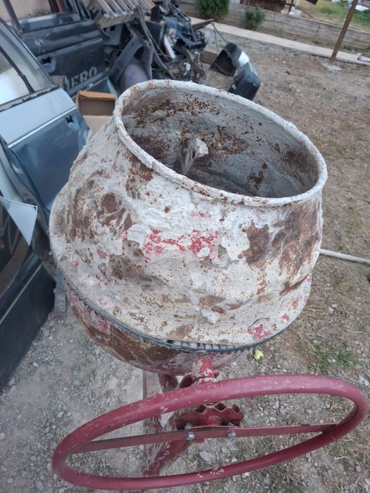Продаю бетонамешалку
