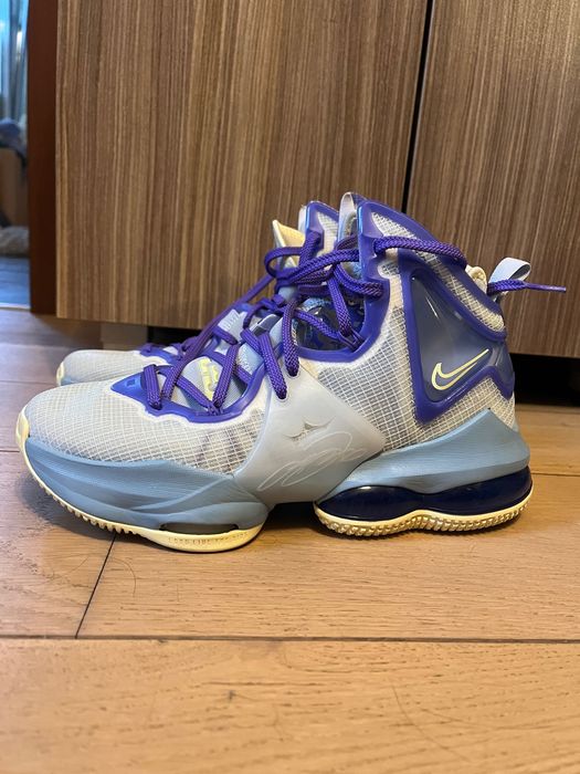 Nike LeBron James 19