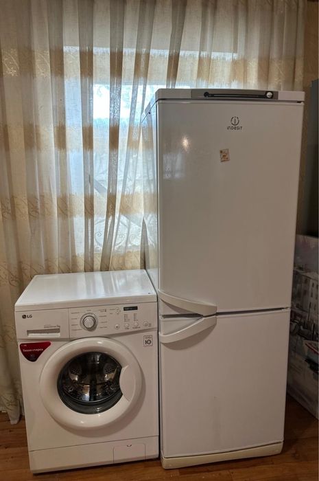 Холодильник.  Indesit