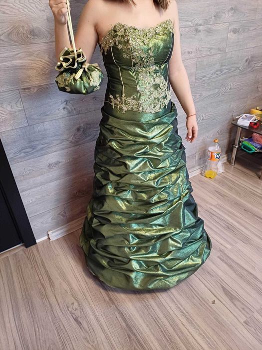 Абитюренска рокля