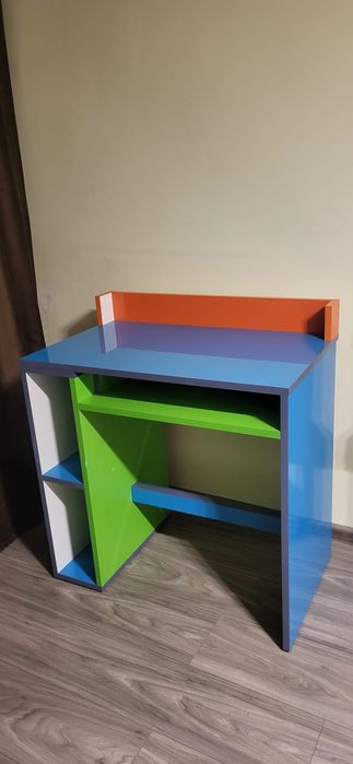 Birou total mdf Latime 77 cm
Adâncime  47 cm
Înălțime 73 cm