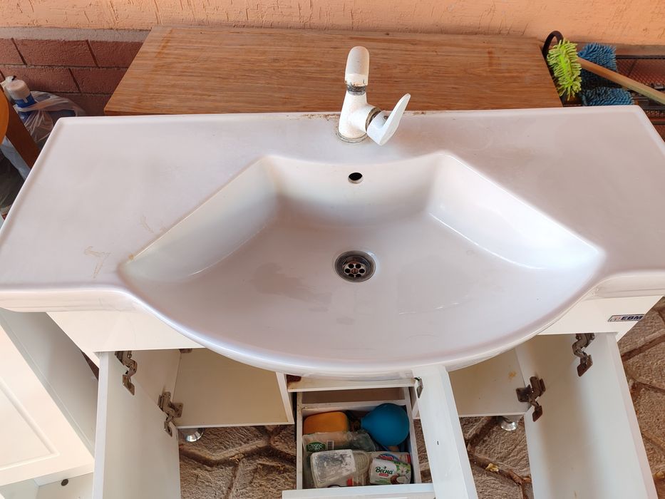 Раковина с тумбой изеркалом б. у